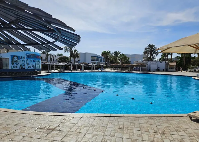 Noura Luxury With Free Pool And Access In *