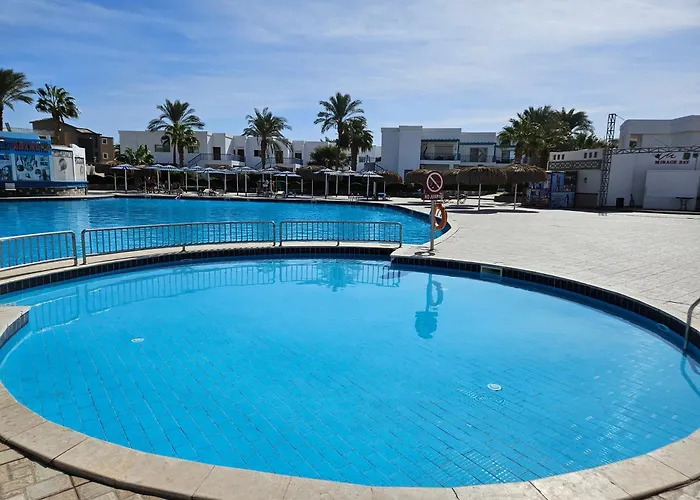 Noura Luxury With Free Pool And Access In Appartamento Hurghada