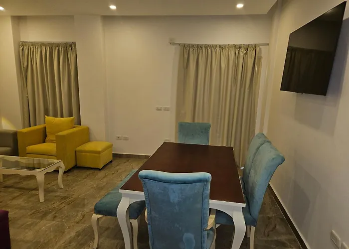Noura Luxury With Free Pool And Access In Appartamento Hurghada